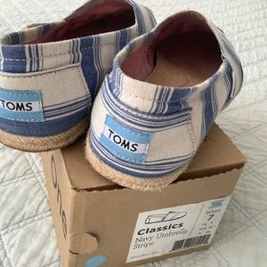 Women’s Tom’s classic navy umbrella stripe shoe